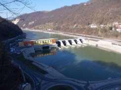 Hidroelektrarne - HE Hidroelektrarne za svoje delovanje izkoriščajo