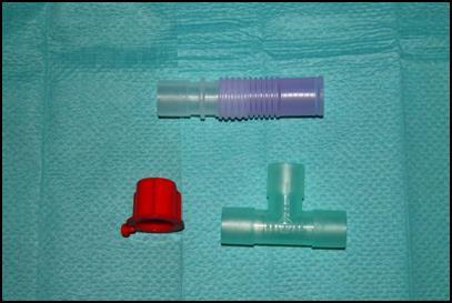 anestezijsko dihalno cev dolžine 65 mm in spojko velikosti 22M/22M.