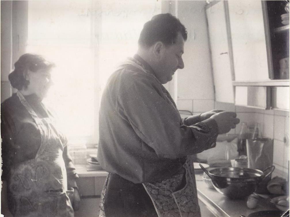 Ivan Ivačič je bil pogosto na obisku pri družini Rudija Cimperška (12. 10. 1922 28. 10. 1990) iz Sevnice. Rudijeva žena Vida in Ivan sta pogosto zavihtela kuhalnici in preizkušala recepte.