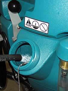 Za FaST ali ec-h2o čiščenje: Uporabite samo hladno, čisto vodo (manj kot 21 C). Ne dodajajte običajnih čistil za čiščenje tal, saj se lahko sistem pokvari.