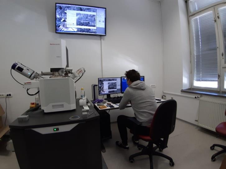 Slika 6: Vrstični elektronski mikroskop na poljsko emisijo (FEG SEM) Thermofischer Quattro S.