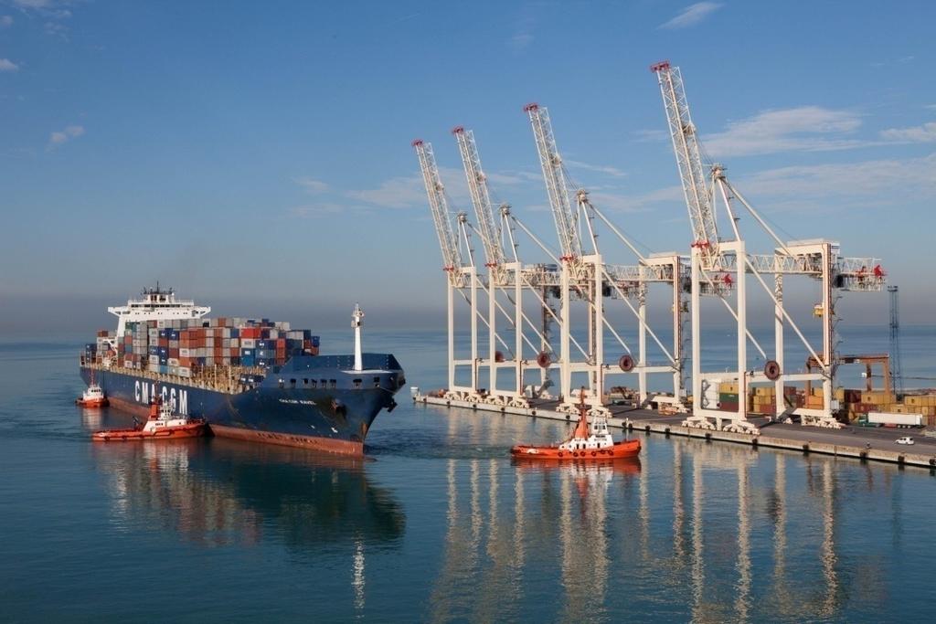 NALOŢBENA POLITIKA Koprsko pristanišče je eno redkih v Evropi, zagotovo pa edino v jadranskem prostoru, kjer pristaniško infrastrukturo ne zagotavlja drţava oziroma lokalna oblast iz javnega
