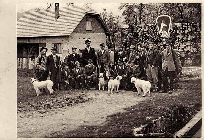 Cerkniški lovci so bili od nekdaj zavzeti člani slovenske lovske organizacije. Vir: Arhiv LD Cerknica gradivo.