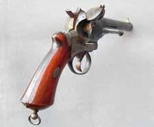 LOVSKO OROŽJE splošna priljubljenost novih revolverjev so Lefaucheauxjevo podjetje povzdignila v največjega francoskega zasebnega proizvajalca orožja tistega časa (slika 7).