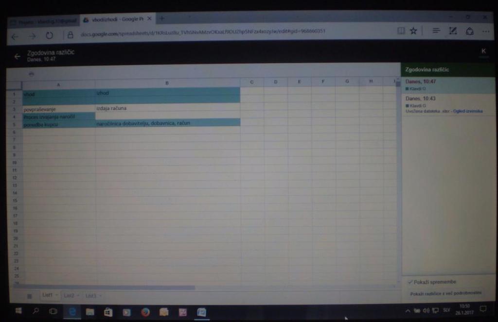 V Microsoft Excelu je dopolnjevano besedilo označeno z modro barvo, kot prikazuje slika 20. V zgodovini različic je prikazano, kdo je urejevalec besedila.