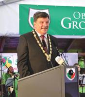 Iz občinske hiše GROSUPELJSKI ODMEVI Julij, avgust 2017 13 Slavnostni govornik na prireditvi je bil župan občine Grosuplje dr. Peter Verlič.