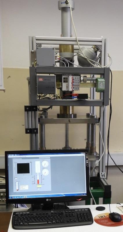 PRIMERI UPORABE Modeliranje in simulacija hidravličnih servo stiskalnic Potentiometer Hydraulic cylinder Pressure sensor U p p s F p, s, F - Ref.