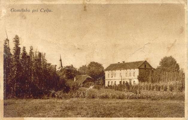 Slika 15: V enonadstropni Koroščevi hiši na Gomilskem je bila pred 2. svetovno vojno trgovina.