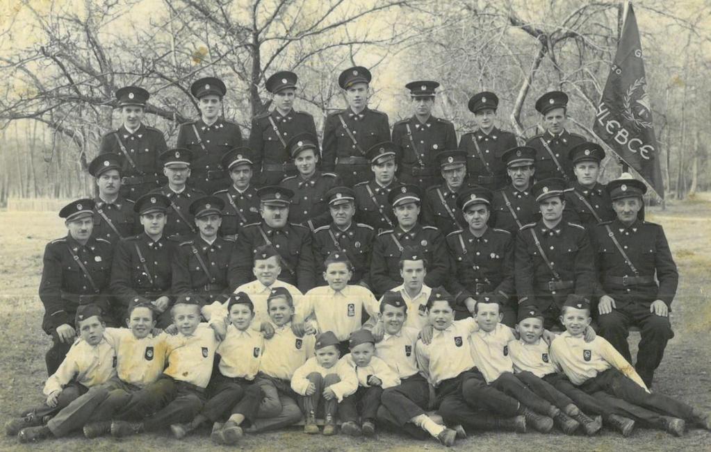 1950 Vir: arhiv druţina Grilc, Studenčice Zgoraj (od leve): 1.