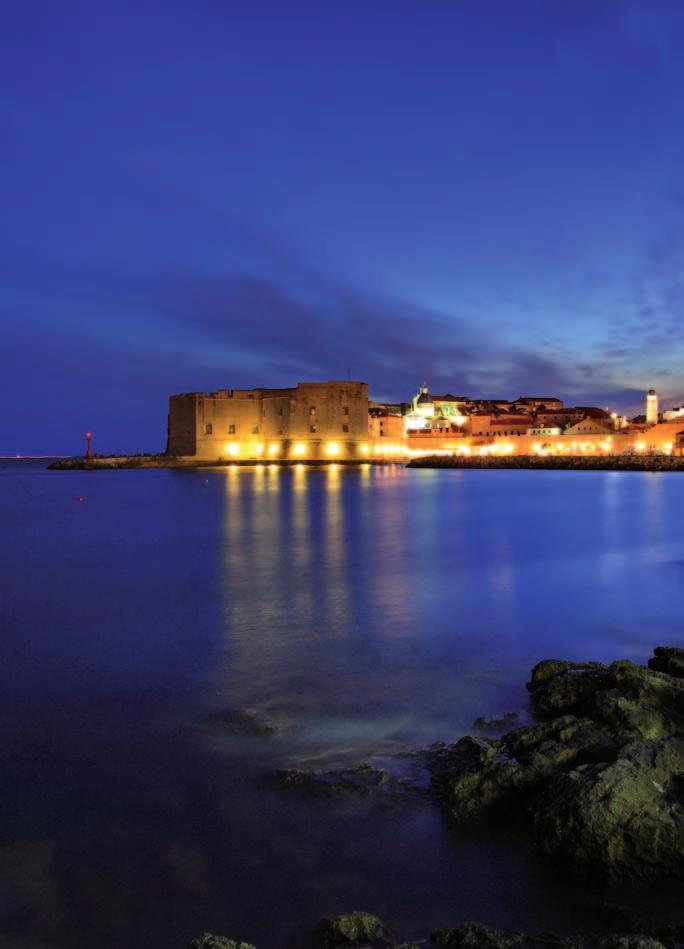36 Pot star ih kapetanov Južnodalmatinska pot Dubrovnik 5 Poti starih kapetanov plujejo po območju burnih zgodovinskih dogodkov in boju za svobodo, po območju, kjer so od zdavnaj razviti trgovina,