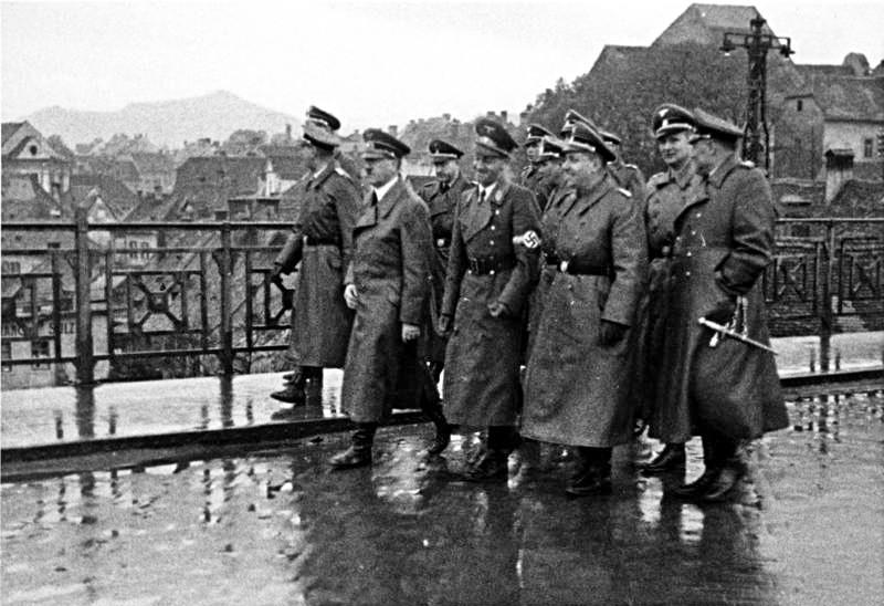 9 4.5 DRUGA SVETOVNA VOJNA NA ŠTAJERSKEM Na ozemlje današnje Slovenije so nemške vojaške enote prodrle 6. aprila 1941,