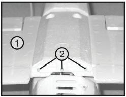 11.3 Montaža spodnje nosilne ploskve Model obrnite na hrbet in vstavite spodnjo nosilno ploskev (1) z tremi čepi čelne strani v ploščo na trupu (glejte sliko 6, pozicija 2).