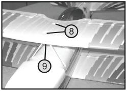 zgoraj skozi luknjo v nosilni ploskvi (5) potisnjen 18 mm kovinski vijak (6) sega točno v