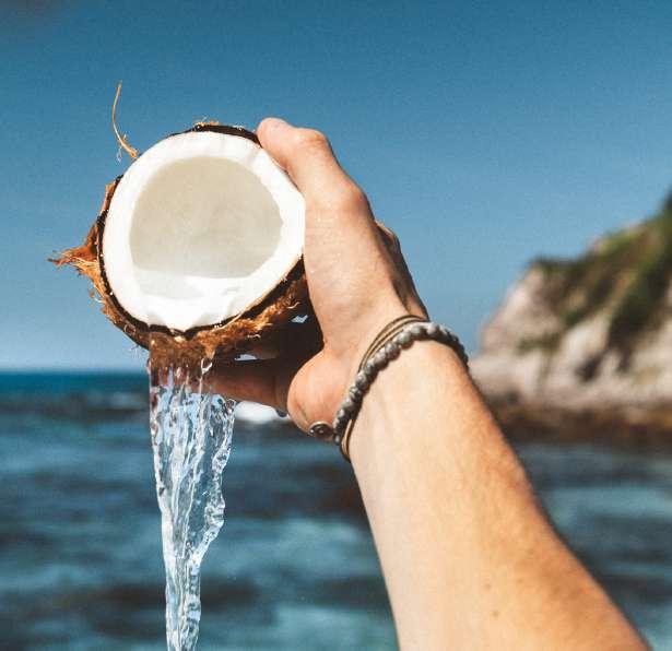 1,81 2,16 kokosova voda iz notranjosti mladega kokosa kokosova voda iz notranjosti mladega kokosa + ribji kolagen Brez dodanega sladkorja. Iz mladih kokosov.