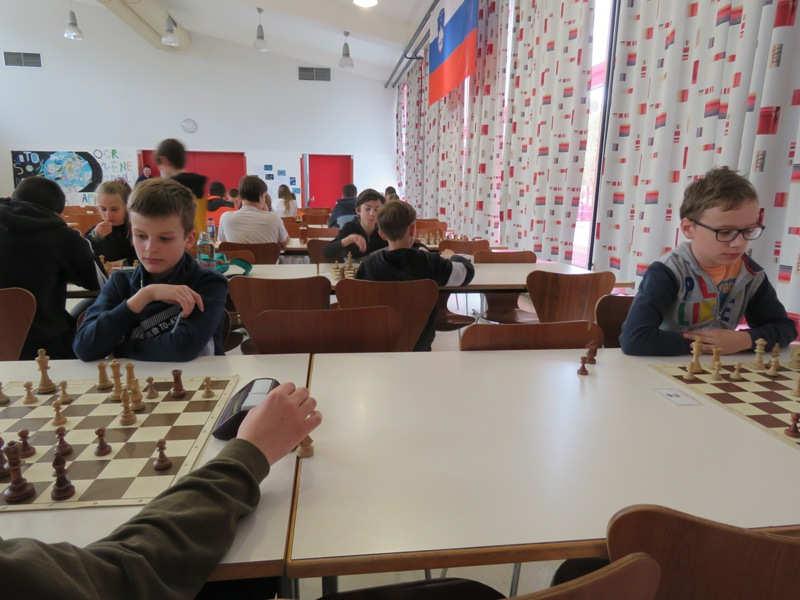 I. PRAVILNIK 1. Šahovski klub Komenda organizira CIKLUS ŠAHOVSKIH TURNIRJEV MLADIH. 2. Ciklus šahovskih turnirjev mladih je namenjen šahistkam in šahistom osnovnih šol ljubljanske regije in okolice.
