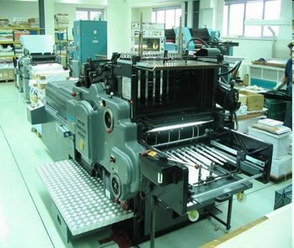 Tiskarski stroj za