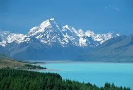 Najvišji vrh je Mt. Cook z 3764 m.