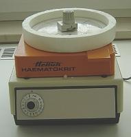 Slika 5-10 Hematokritna centrifuga Hlajene centrifuge so vse bolj iskane, ker zagotavljajo stabilnost snovi v biološkem materialu. Pri dolgotrajnem centrifugiranju se namreč sprošča toplota.