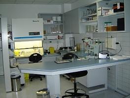 V nekaterih laboratorijih uporabljajo instrumente, ki delujejo na principu suhe kemije. Razvoj instrumentov gre v smeri avtomatizacije ob uporabi računalnikov.
