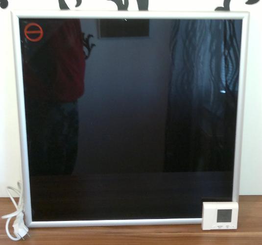 okvir panela v izbrani barvi Moč: 800W Dimenzija: 90 60 3,5 cm Teža: 13 kg Fotografija: IR grelni panel BASIC ogledalo