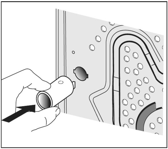 Montaža distančnikov Za zagotovitev pravilne razdalje zadnje strani stroja od stene in zadostnega prezračevanja je pred prvo uporabo potrebno na zadnjo stran sušilnega stroja namestiti