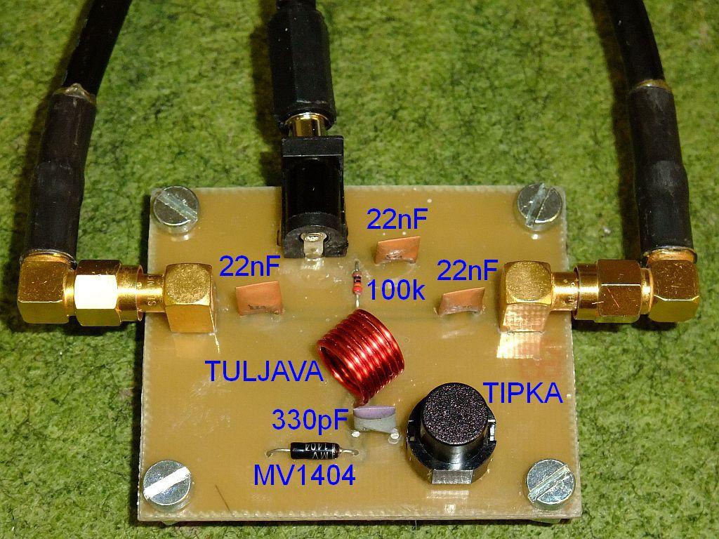 Poleg varikap diode MV1404 merilno vezje omogoča priklop fiksnega keramičnega kondenzatorja 330pF v zaporedni L nihajni krog.