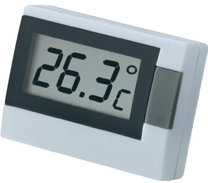 Temperaturo sem meril s sobnim termometrom, ki pa ni tako zelo natančen.