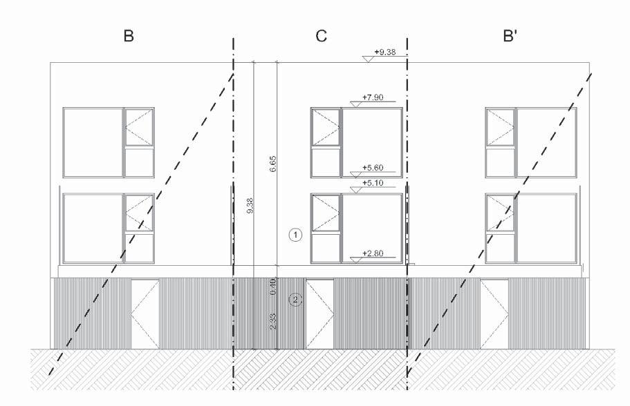 4/ VRSTNE HIŠE FASADA KONSTRUKCIJA (I) Zasnova konstrukcije temelji na obodnih nosilnih stenah, ki omogočajo notranji prostor popolnoma razbremenjen nosilne konstrukcije in posledično skoraj poljubno