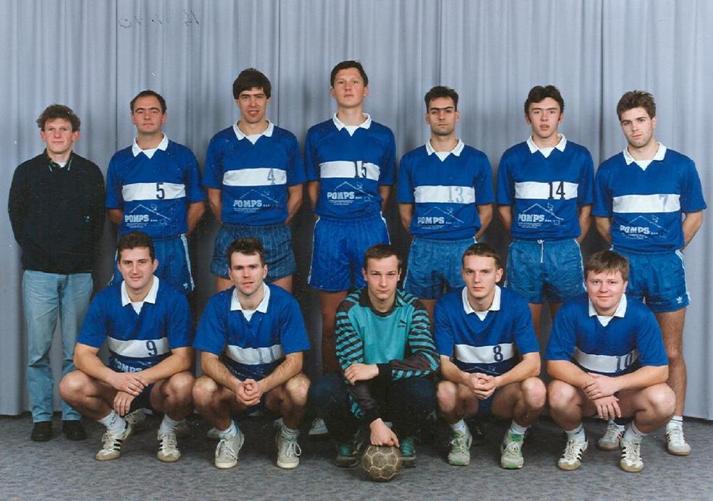 Članska ekipa v sezoni 1993/94. Z leve proti desni stojijo: vodja ekipe Ciril Novak, Marjan Potokar, Milan Strnad, Janez Skubic, Sašo Pirnat, Roman Tratar in Gregor Sever.