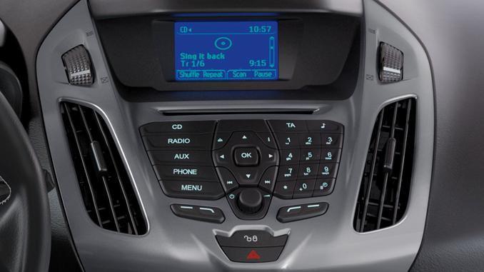 070 830 S Vsebuje: AM/FM radio s CD predvajalnikom, 3,5" matrični prikazovalnik, 6 zvočnikov, volanske kontrole, USB/iPod vtičnica, SYNC (Bluetooth sist.