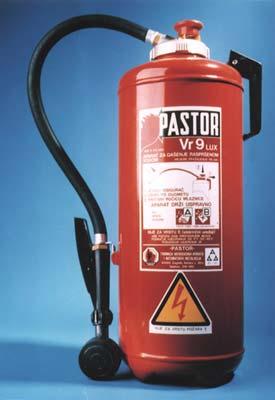 1. Gasilnik za gašenje z vodo Namenjeni so gašenju požarov razreda A trdne snovi.