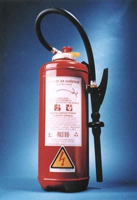 2. Gasilnik za gašenje z zračno peno Gasilnik za gašenje z zračno peno se običajno polni z dodatkom sintetičnega, lahko pa tudi kakega drugega penila.