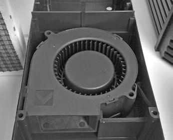 Ventilatorji Mikrovent 100 ima vgrajena dva ventilatorja z visokim izkoristkom, enega za dovod in enega za odvod zraka.