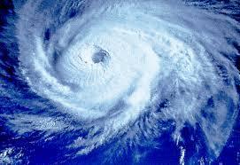 Tropski ciklon je območje skrajno nizkega zračnega pritiska, ki na splošno nastane med toplimi