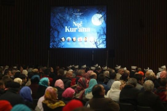 P A G E 5 Noč Kur ana v Ljubljani Islamska skupnost v Republiki Sloveniji je v soboto, 12. decembra 2015, v Marmorni dvorani Gospodarskega razstavišča v Ljubljani organizirala Noč Kur ana.
