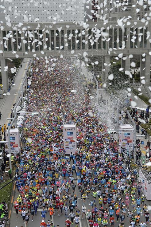 Tokijski maraton Tokijski maraton je eden izmed šestih elitnejših maratonov na svetu (Abbott World Marathon Majors) in je zato na seznamu večine aktivnih tekačev.