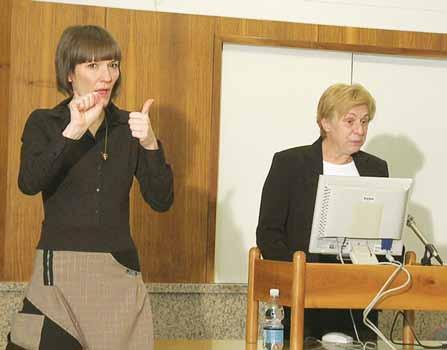 Slovenski znakovni jezik 10-letnica Zakona o uporabi slovenskega znakovnega jezika Uresničevanje temeljnih človekovih pravic in svoboščin skupnosti gluhih oseb na Slovenskem Deset let je dolga doba