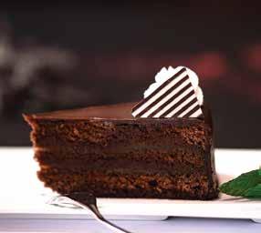 LCHF TORTICA LCHF CAKE Izvrsten ganache mlečne čokolade in mousse temne čokolade. In uganite kaj? Popolnoma brez sladkorja!