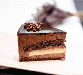 2,90 ČOKOLADNI MOUSSE S CRÈME BRÛLÉE CHOCOLATE MOUSSE WITH CRÈME BRÛLÉE Za naš mousse uporabljamo samo najboljšo belgijsko čokolado.