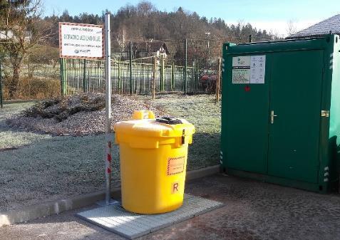 Namenski posodi za zbiranje odpadnega jedilnega olja v zbirnih centrih za komunalne odpadke: ZC Šmartno, Grumova 6a, šmartno ZC