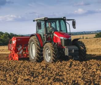 Največja dvižna kapaciteta robustnega tritočkovnega vpetja do 5200 kg tem traktorjem omogoča, da so z lahkoto kos sodobnim priključkom.