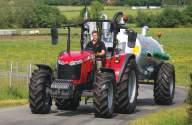 Z različicami traktorjev serije MF 4700 z letno kabino je zahtevno delo užitek, saj so od začetka zasnovani s poudarkom na