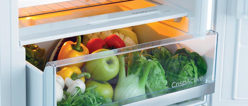 V predalu CrispActive se hrana odlično počuti Na dnu hladilnega dela se nahaja eden največjih predalov za sadje in zelenjavo na trgu.