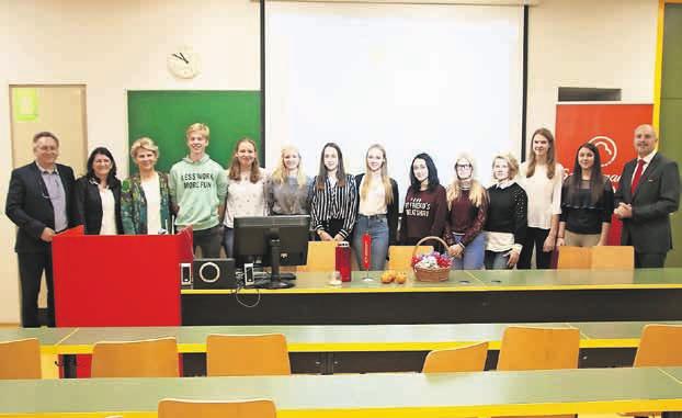 13 / december 2018 AKTUALNO Naložba v prihodnost Aleksandra Grah Tudi letos je Mestna občina Murska Sobota podelila štipendije za nadarjene študente.