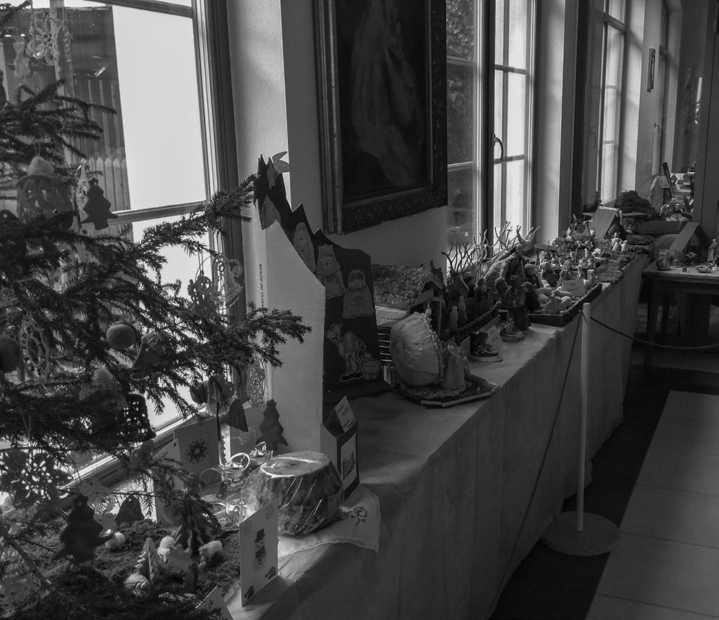 TRADICIONALNA RAZSTAVA JASLIC V DOMU MARIJE IN MARTE V LOGATCU V avli medgeneracijskega centra Doma Marije in Marte v Logatcu je bila tudi letos tradicionalna razstava jaslic, ki jo je tudi tokrat