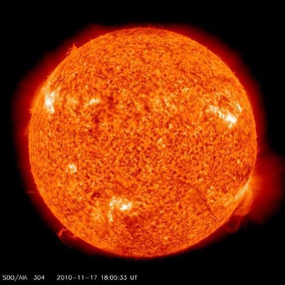 2 TEORETIČNI DEL 2.1 NARAVNI VIR ULTRAVIJOLIČNEGA SEVANJA SONCE Življenje na Zemlji je odvisno od ene same zvezde in to je Sonce.
