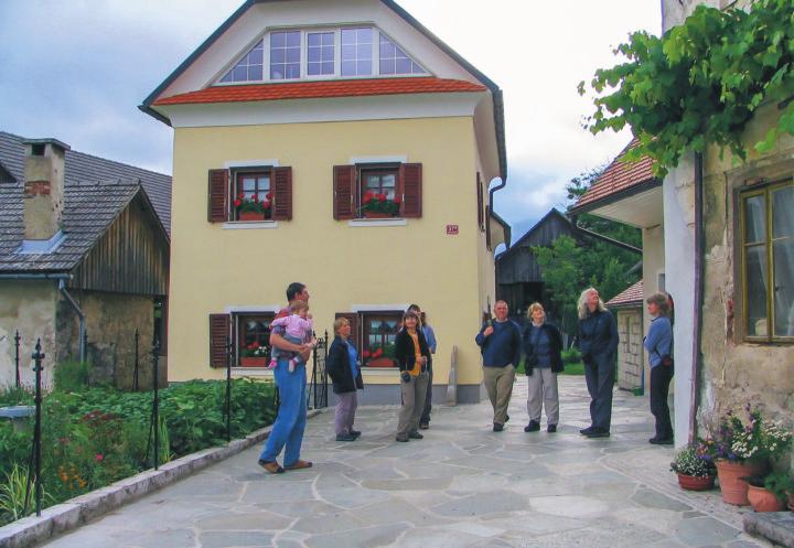 Nenad Bezjak jim je pokazal še ostale dobre energetske rešitve hiše (http://nep.vitra.si/ukrep.php?h=bezjak&id=59).
