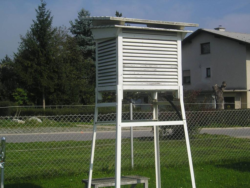 3. PRAKTIČNI DEL NALOGE 3.1. OBISK METEOROLOŠKE POSTAJE V CELJU V petek, 12. oktobra 2007 smo obiskali meteorološko postajo Celje, kjer nas je sprejel dežurni meteorolog, gospod Igor Lokošek.