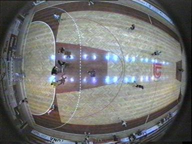 Dve kameri za večja igrišča (košarka, rokomet, tenis) od katerih vsaka pokriva nekaj več kot polovico igrišča.