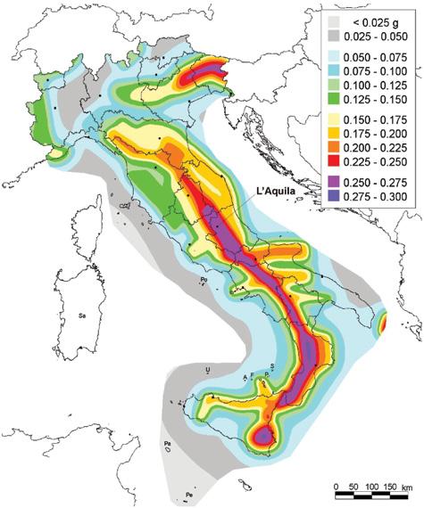 Slika 1: Karta potresne nevarnosti Italije projektni pospešek tal. L'Aquila leži na območju največje nevarnosti. Figure 1: Seismic hazard map of Italy Peak Ground Acceleration.